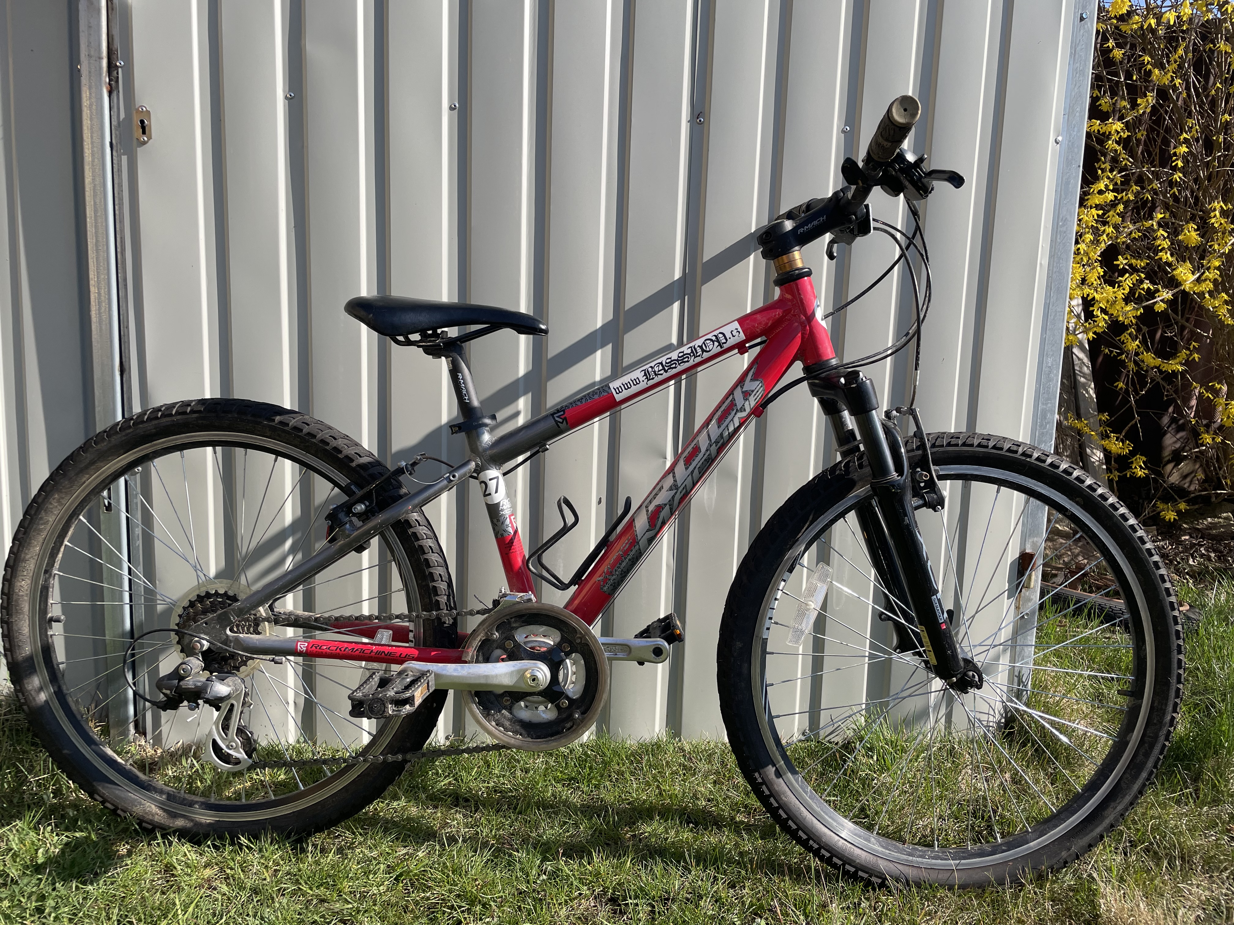 Rock Machine červené ,,24"